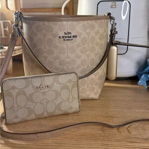 Coach Tan Signature Shoulder Bag Set RARE SOLD OUT